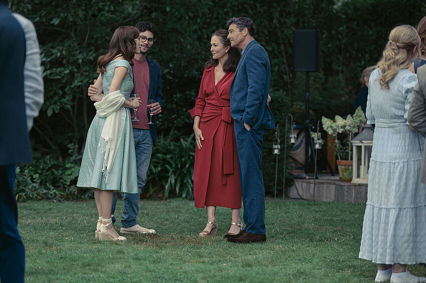Phoebe Dynevor, Dylan O'Brien, Diane Lane, Kyle Chandler