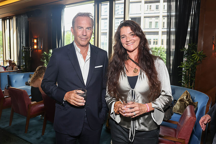 Kevin Costner und Katja von Garnier