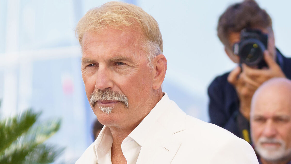 wie groß ist kevin costner